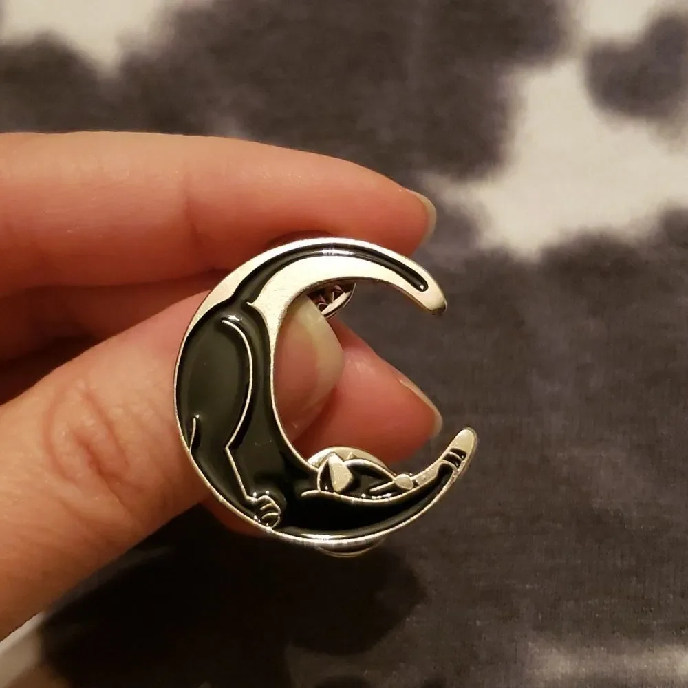 🐾🌙Cat Moon enamel pin - Picture 2 of 2